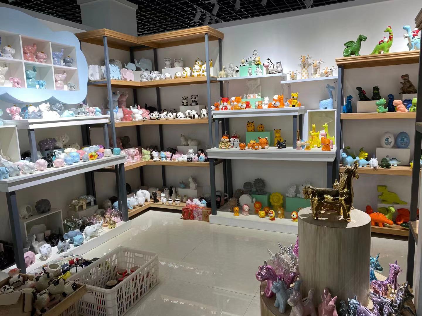 Join Us at The 137th Canton Fair To Explore Exquisite Piggy Banks And Vases!